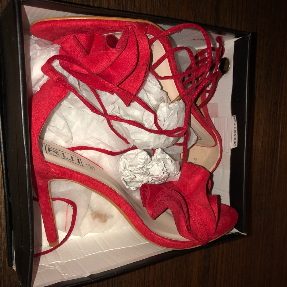 Lace Up Ruffle Sandals - Picture 4 of 4